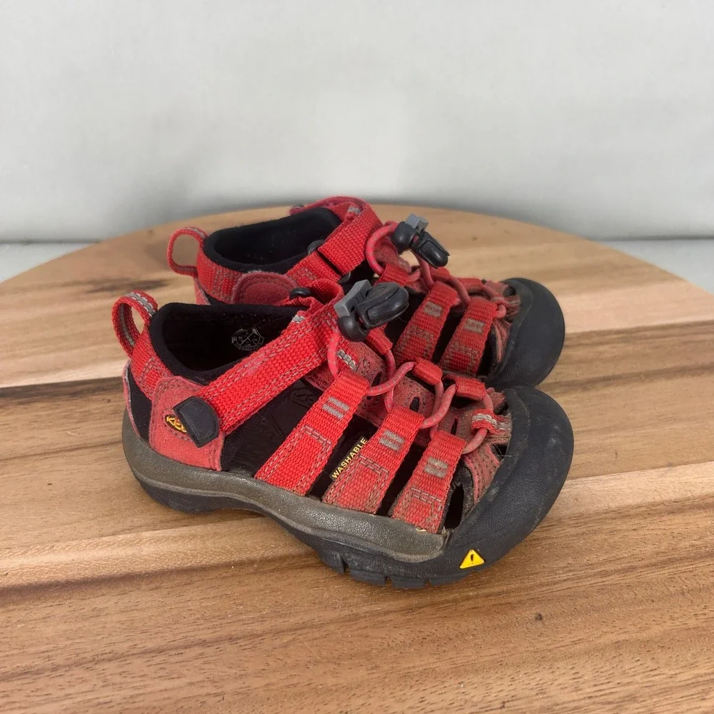 Keen Newport H2 Red Black Toddler Boys Sandals Size 8 1012300 Outdoor Water Shoe